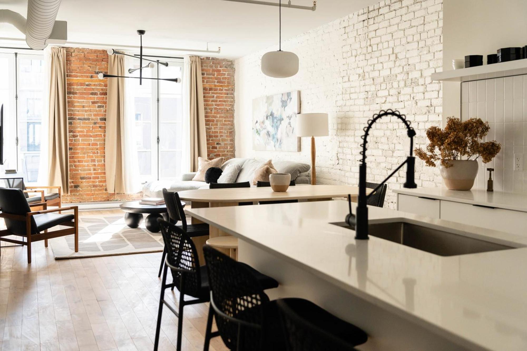 Maison Place Jacques-Cartier By Luxury In Transit Montreal Exterior photo